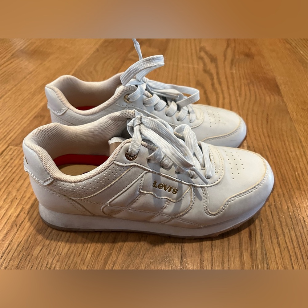 Levi's Classic White Lace-Up Sneakers